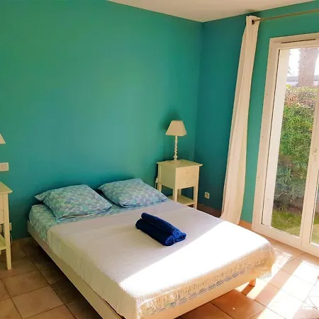 Villa De 4 Chambres Avec Piscine Privee Jardin Clos Et Wifi A Agde * Агд