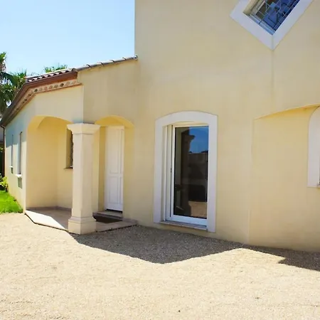 Villa De 4 Chambres Avec Piscine Privee Jardin Clos Et Wifi A Agde Агд