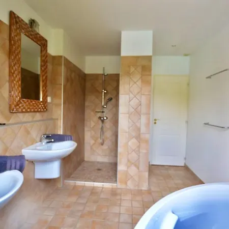 Villa De 4 Chambres Avec Piscine Privee Jardin Clos Et Wifi A Agde *