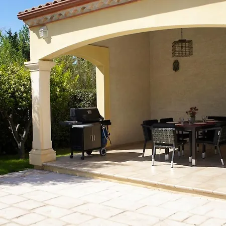 Villa De 4 Chambres Avec Piscine Privee Jardin Clos Et Wifi A Agde * Агд