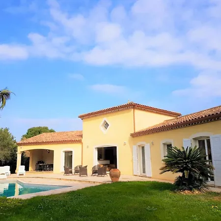 Villa De 4 Chambres Avec Piscine Privee Jardin Clos Et Wifi A Agde * Агд